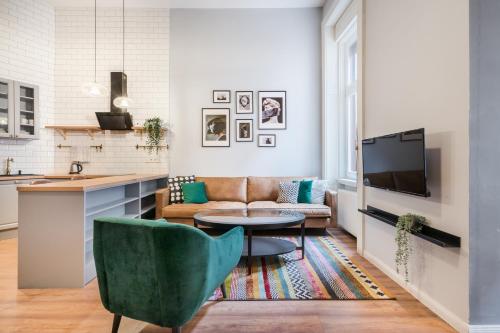 Aradi Chic Apartment - Tap to explore photos