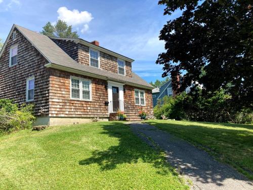 Beautiful Home in Orono, Next to University