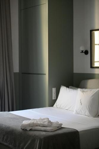 Grandiose Athens Apartment | 1 Bedroom Suite | Apartment Weisslogia | Athinaidos - image 4