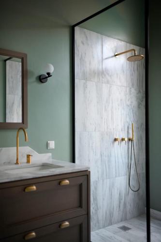 Grandiose Athens Apartment | 1 Bedroom Suite | Apartment Weisslogia | Athinaidos - image 8