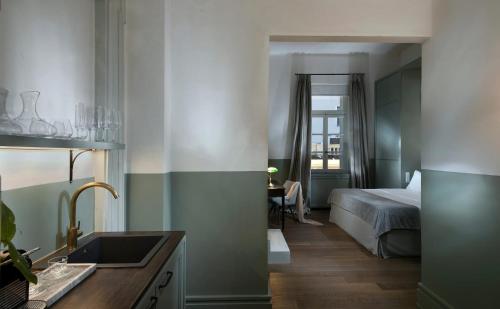 Grandiose Athens Apartment | 1 Bedroom Suite | Apartment Weisslogia | Athinaidos - main image