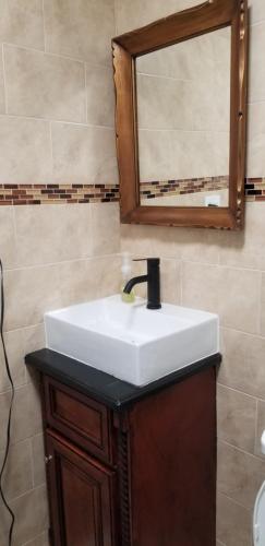 A comfy place in queens in Cambria Heights, USA