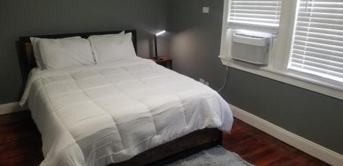 A comfy place in queens in Cambria Heights, USA