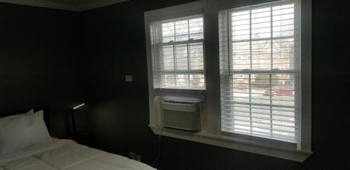 A comfy place in queens in Cambria Heights, USA
