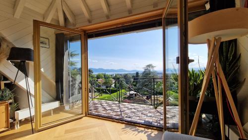 View, Attic Apartement - Penthouse 2 Bedrooms in Crissier