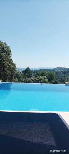 Villa avec vue in Sainte-Tulle