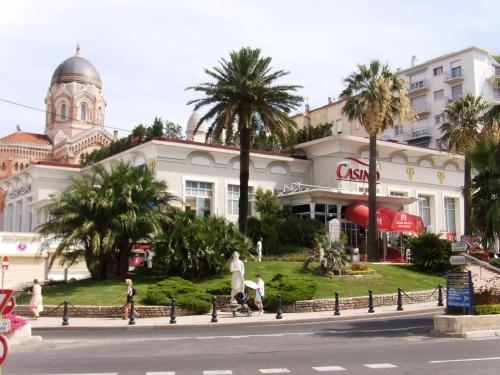 Surrounding environment, FREJUS PLAGE, 30 metres de la plage, tout a pieds ! in Frejus Plage
