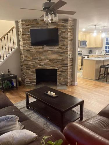 Beautiful Home in Orono, Next to University