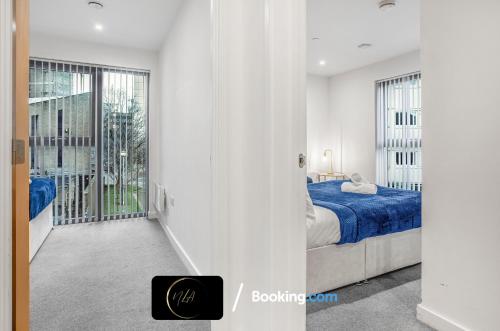 Modern City Centre Apartment 2 Bedroom 2 Bath Sleeps 6, Netflix And WiFi, Birmingham (photo 9)