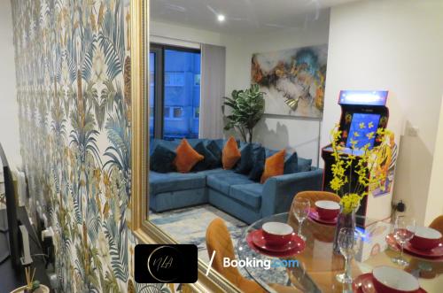 Modern City Centre Apartment 2 Bedroom 2 Bath Sleeps 6, Netflix And WiFi, Birmingham (photo 10)