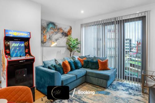 Modern City Centre Apartment 2 Bedroom 2 Bath Sleeps 6, Netflix And WiFi, Birmingham (photo 4)