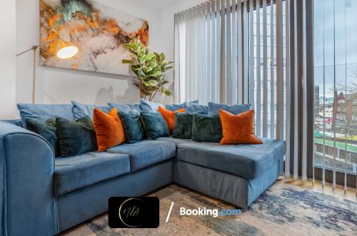 Modern City Centre Apartment 2 Bedroom 2 Bath Sleeps 6, Netflix And WiFi, Birmingham (photo 7)