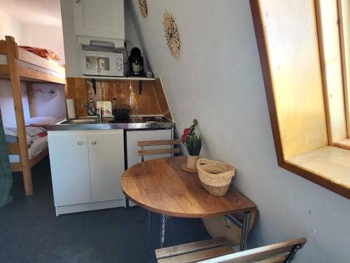Studette 3 pers - Pied des pistes, commerces a pied, calme, parking, TV, baignoire, sans animaux - F in Saint-Michel-de-Chaillol