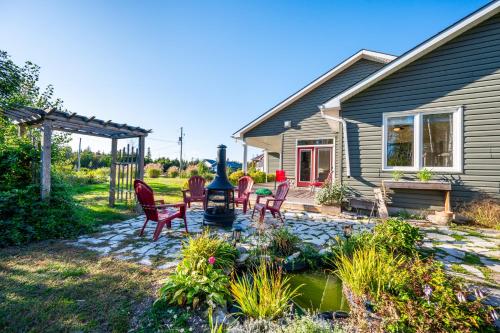 Létesítmények, Craftsman Cottage With Hot Tub Near Beach in Red Bay (ON)