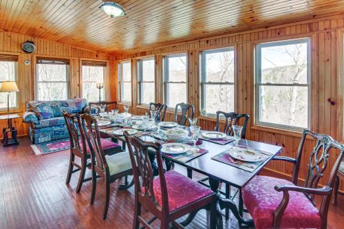 8 Mi to Lake Lure! Mtn-View Gem w/ Furnished Deck in Green Hill