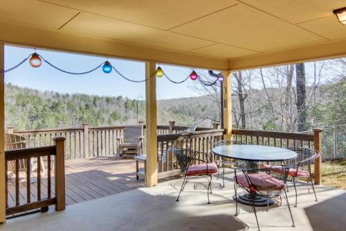 8 Mi to Lake Lure! Mtn-View Gem w/ Furnished Deck in Green Hill