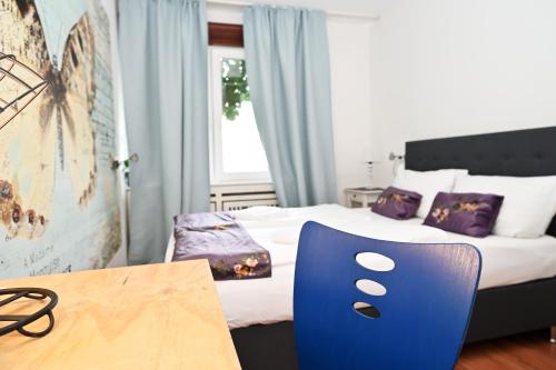 room detail thumbnail 1