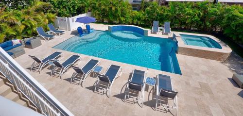 Beautiful 1 Bedroom Steps to the Beach! in West Palm Beach, USA