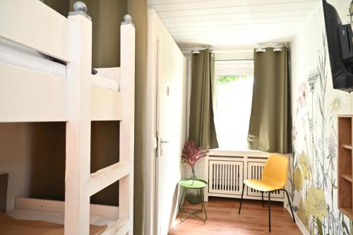room detail thumbnail 2