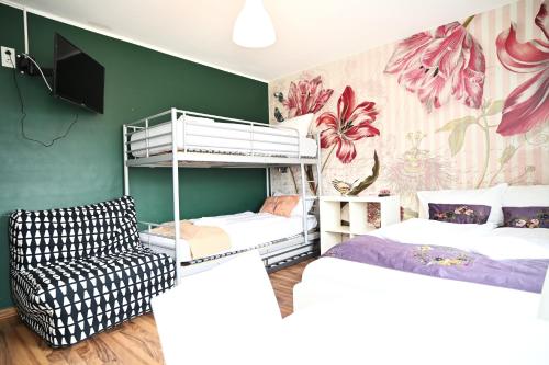 room detail thumbnail 1