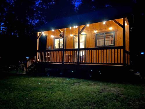 Zen of the Woods Tiny Cabin in Okemo Valley in Chester, USA