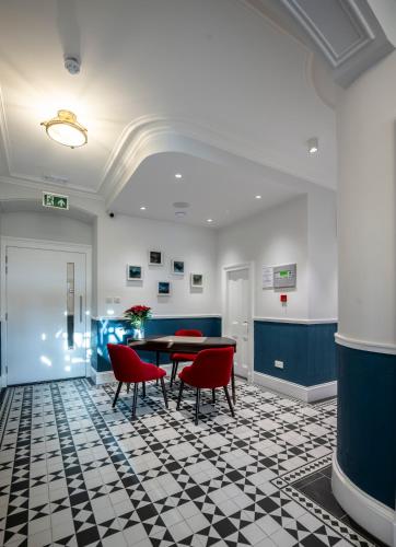 Фойє, Udny Arms Hotel in Eллон