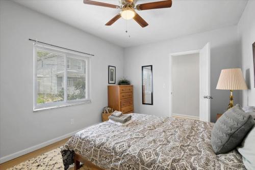 Great Two Bedroom w off Street Parking to Explore the City Close to Downtown Airport Ballparks detail