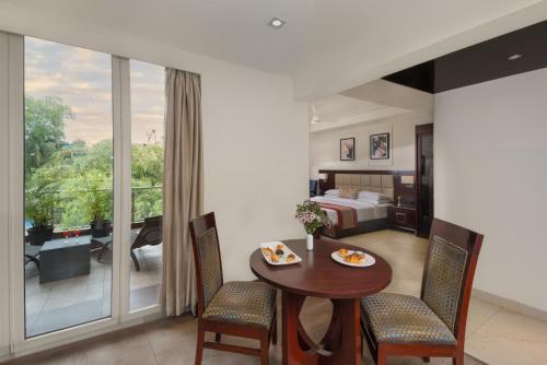Suite, spa bathtub