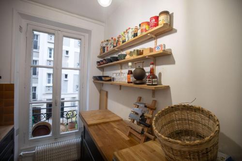 Lovely spacious cocoon in Paris - image 5