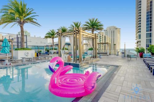 Corner Balcony - Enjoy 360 Views- Near Beach- Pool in Hollywood, USA