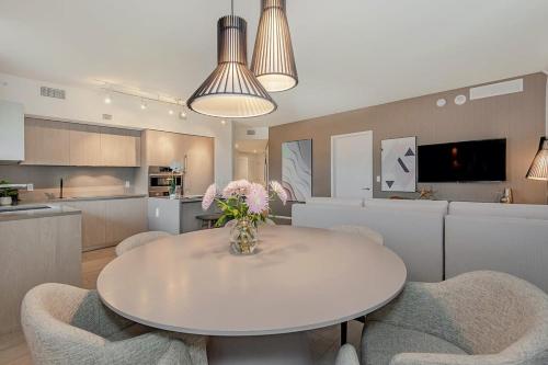 5 stars AMENITIES Luxury 3 BR-Stunning VIEW & 27th Floor - image 6