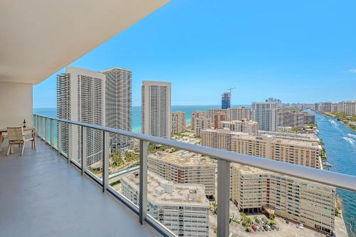 5 stars AMENITIES Luxury 3 BR-Stunning VIEW & 27th Floor - main image