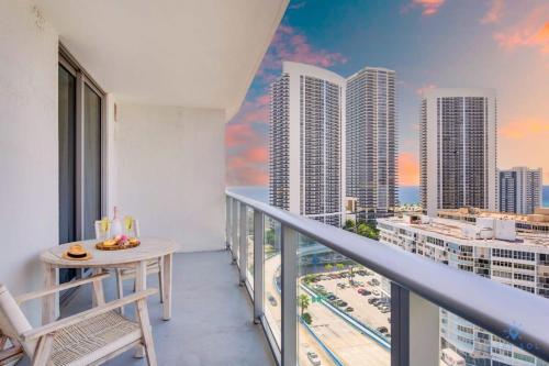 Enjoy 360 Views - Paradise Beach - Amazing Pools - Gym in Hollywood, USA