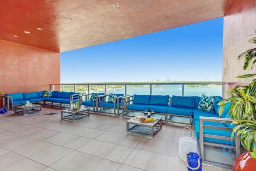 Rooftop Pool, Broad-walk & Near Beach - Tap to explore photos