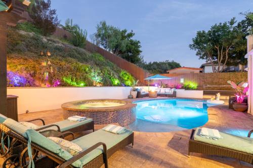 Luxury 5 star resort like dream home new 2023 AC private pool spa close to beach in San Diego, USA