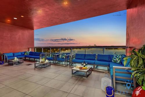 Rooftop Pool+ Hot Tub|Hollywood Beach Boardwalk
