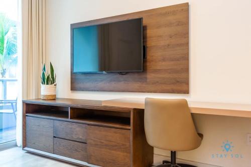 NEW LUXURY Beachfront Condo Resort in Hollywood, USA