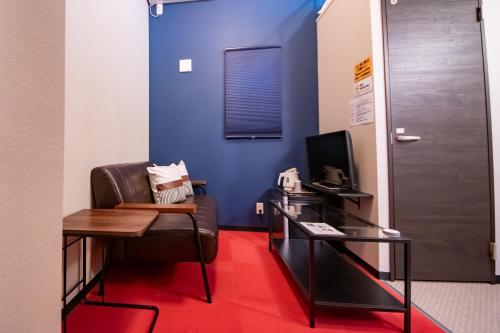 Standard Double Room image 9