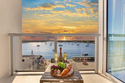 Bay View|Balcony|Amazing Pool| Hollywood Beach