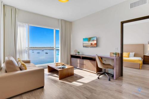 LUXURY BAY FRONT MASTER ONE BR Rooftop Pool - image 12