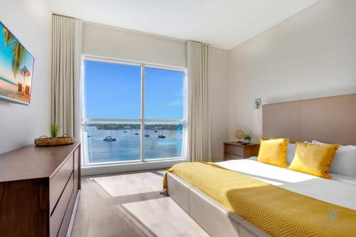 LUXURY BAY FRONT MASTER ONE BR Rooftop Pool - image 11