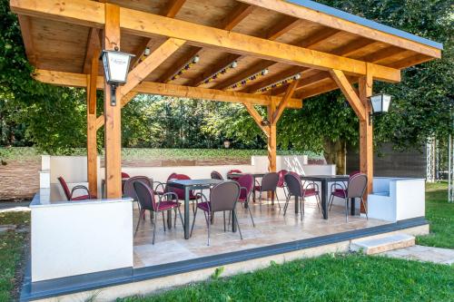 Hotel Charlotte – Innsbruck, IL