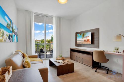 Beachfront Condo-ROOFTO POOL- 2 BR 2 BR - image 2