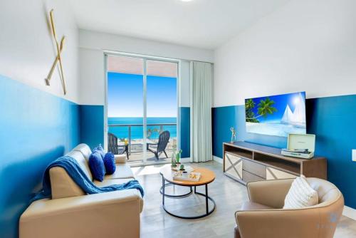 Ocean View Balcony - Rooftop Pool & Hot Tub - Gym in Hollywood, USA