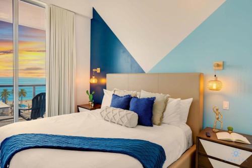 Ocean View Balcony - Rooftop Pool & Hot Tub - Gym in Hollywood, USA