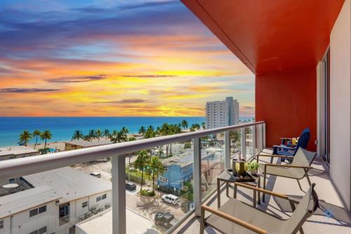 Ocean View Balcony - Rooftop Pool & Hot Tub - Gym in Hollywood, USA