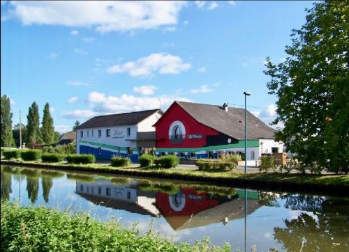 . Auberge La Péniche