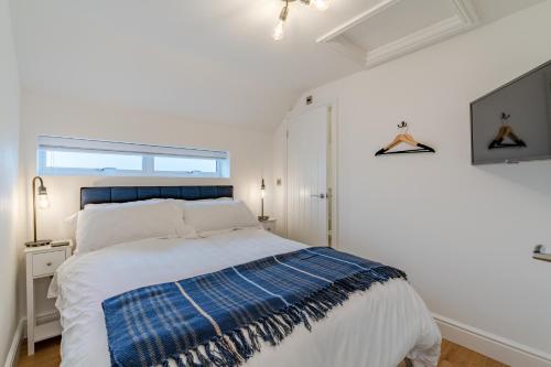 Three-Bedroom House image 10