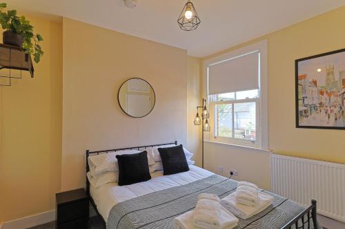 City Centre Riverside Retreat