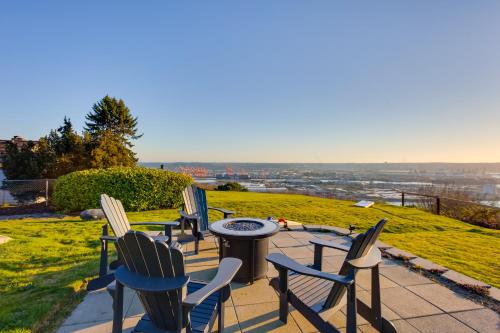 Charming Tacoma Apartment with Deck and Skyline Views!